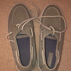 Men’s gray Sperry boat shoes